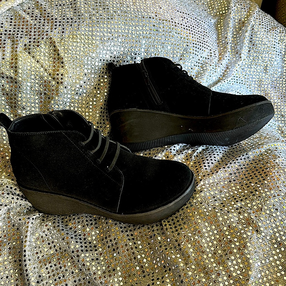 7.5 UGG Wedged Booties